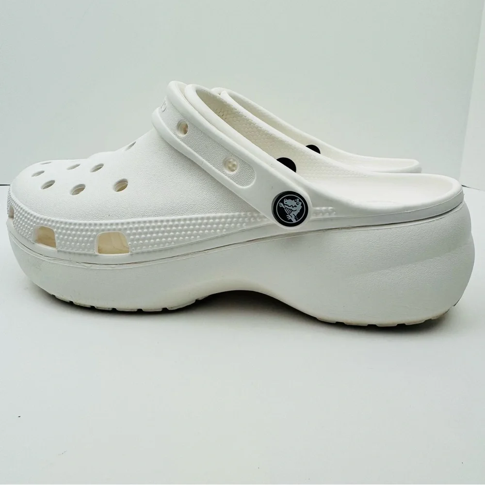 Crocs Women's Classic Platform Clog. Women’s size 10. Very clean.